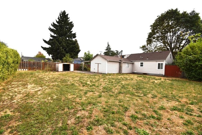 Building Photo - Huge Two Story Home