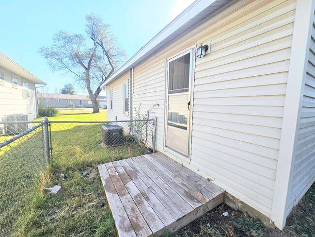 Building Photo - Beautiful 2 Bedroom 1 Bath
