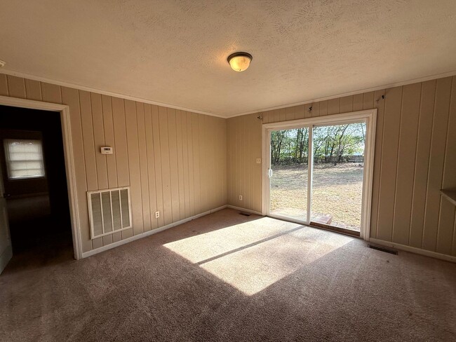 Building Photo - 2109 Lombardy Dr