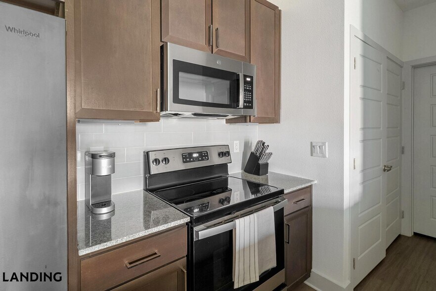 Building Photo - 698 Basilica Bay Dr