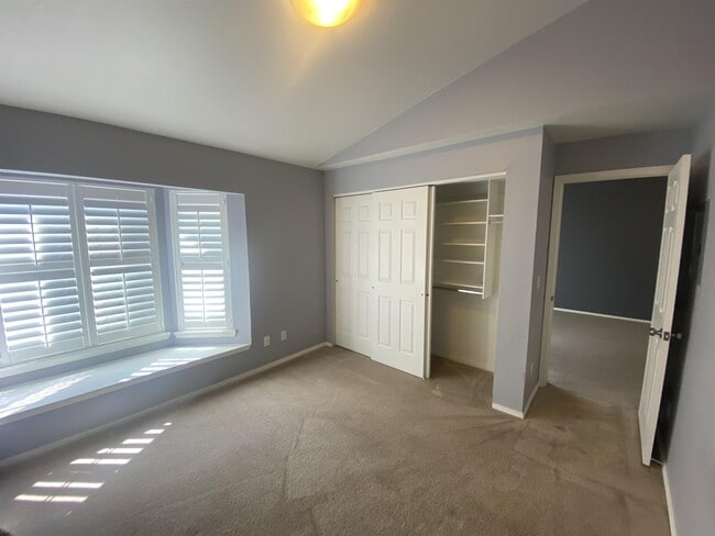 Building Photo - 8767 E Dry Creek Rd