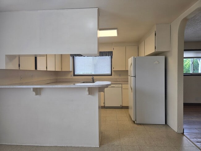 Building Photo - 6117 Community Pl SW