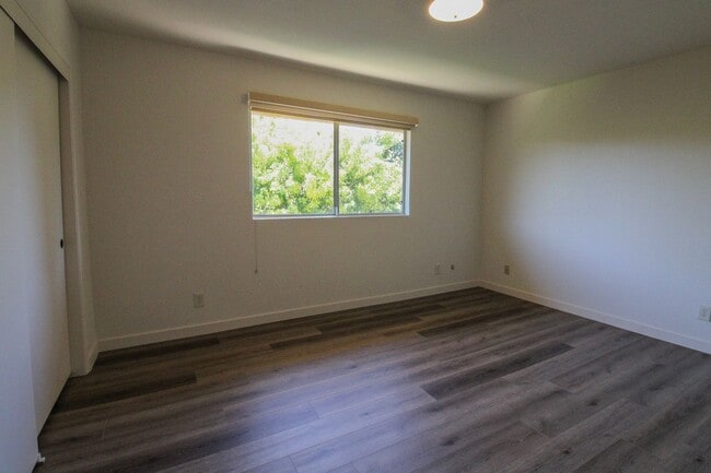 Building Photo - 298 Country Club Dr