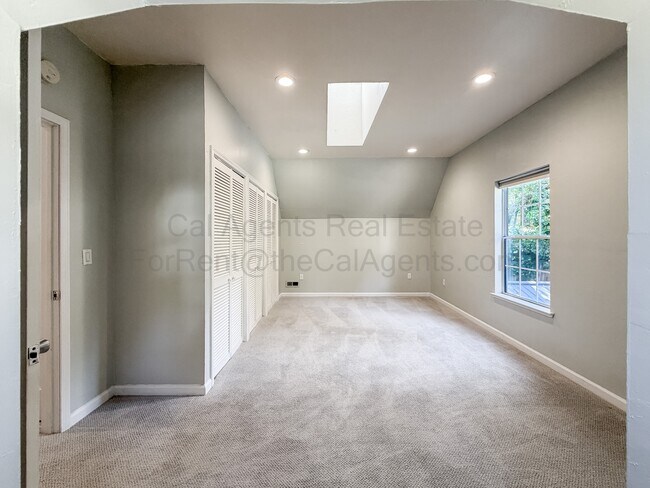 Building Photo - 7352 Saroni Dr