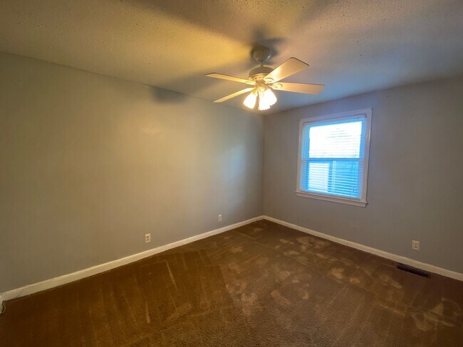 Building Photo - Cayce Home