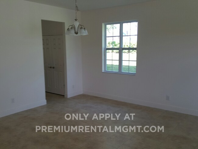 Building Photo - 1065 Vinsetta Cir