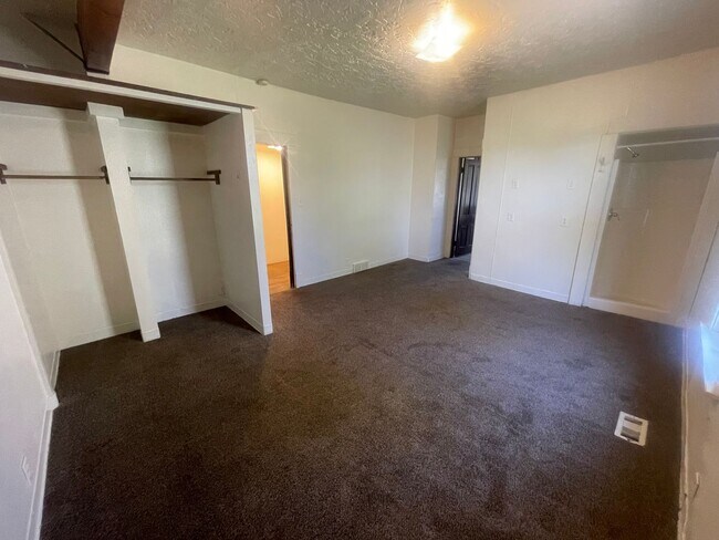 Building Photo - (1614 8th Ave)