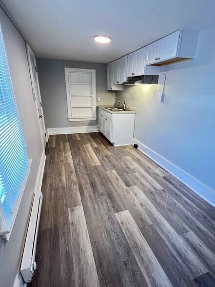 Kitchen does have a Refrigerator & Stove - 352 S Locust St
