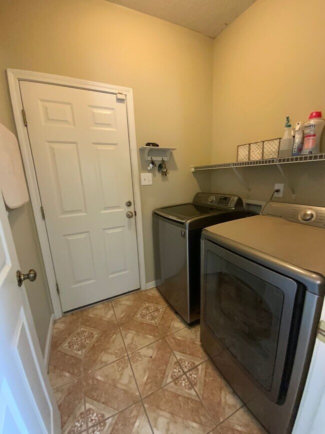 Building Photo - Welcome to Raintree Subdivision!