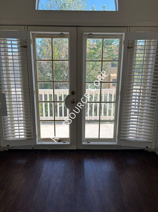 Building Photo - 3210 Lantana Ct