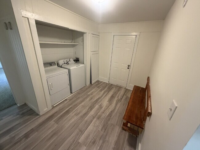 Building Photo - House for Rent