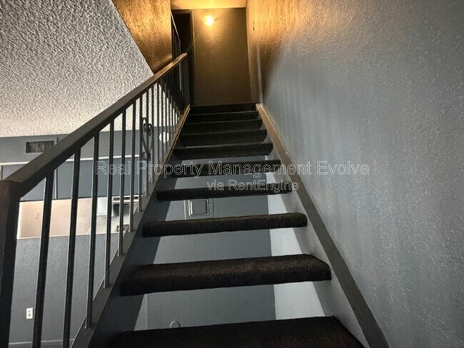 Building Photo - 2689 W Ocotillo Rd