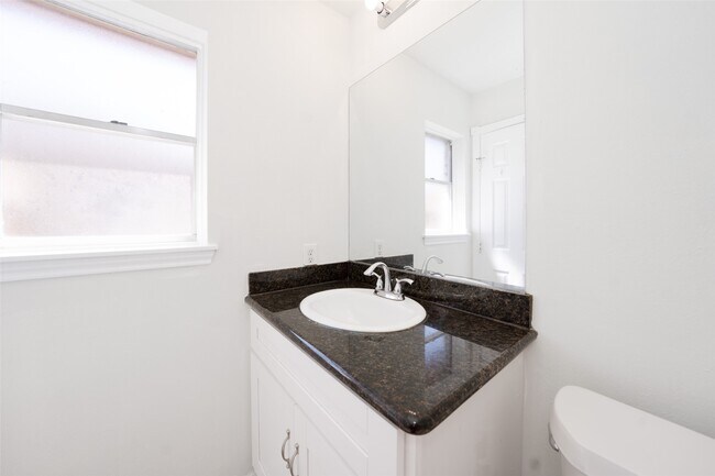 Building Photo - 5375 Little John Ln