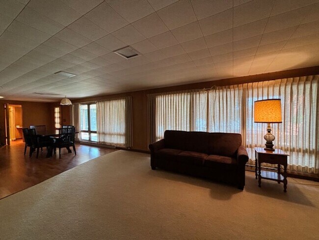 Building Photo - Fully Furnished, Turn Key Lake Front Home in Caledonia!