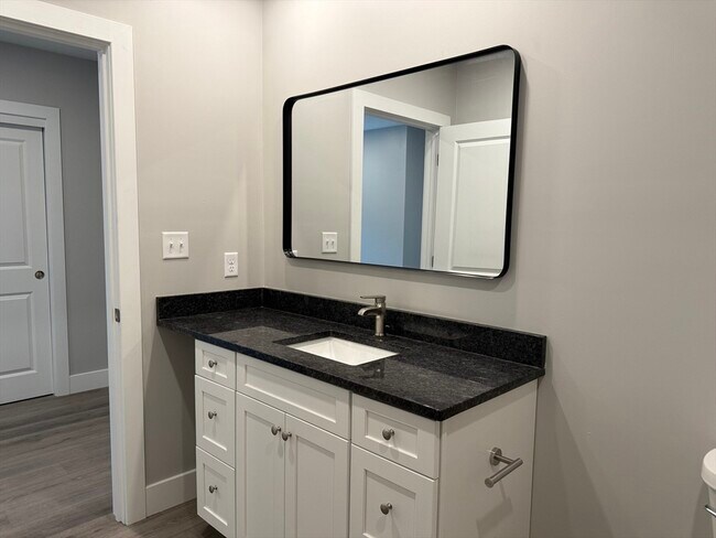 Building Photo - 251 Sladen St