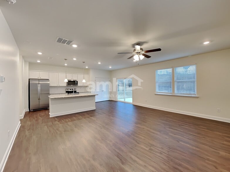 Building Photo - 572 Smt Vw Ln