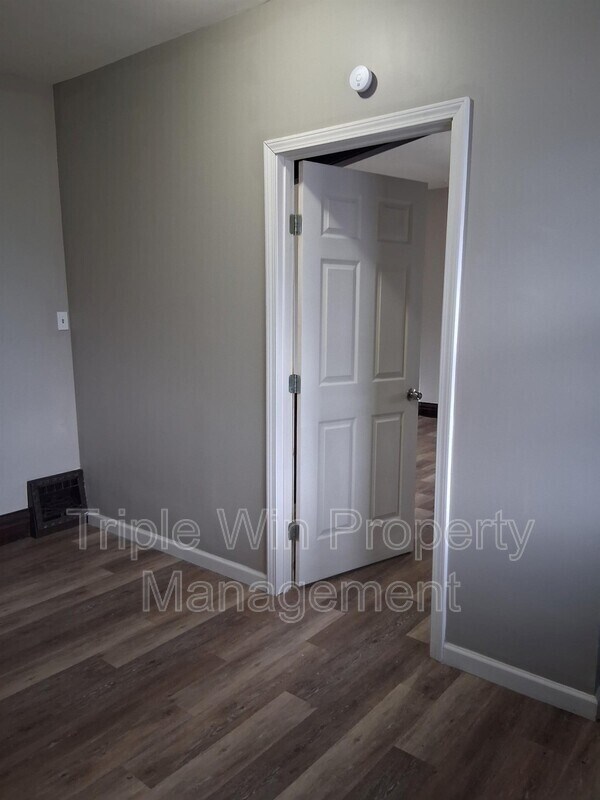 Building Photo - 4891 Hummelsheim Ave