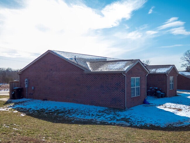 Building Photo - 450 Tittsworth Springs Rd