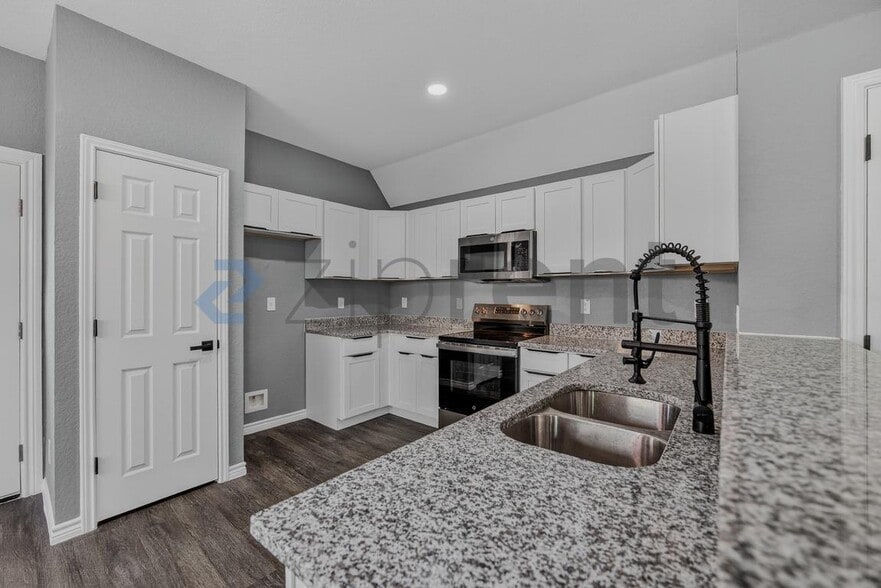 Building Photo - 113 Anderson Ave