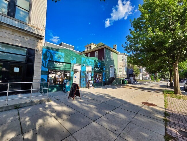 Building Photo - 907 Webster St NW