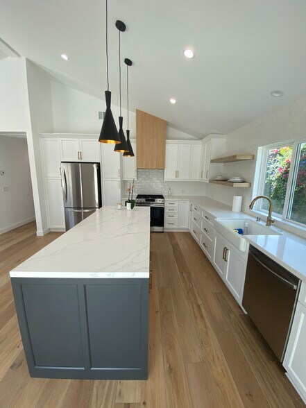 Building Photo - 6733 Glade Ave