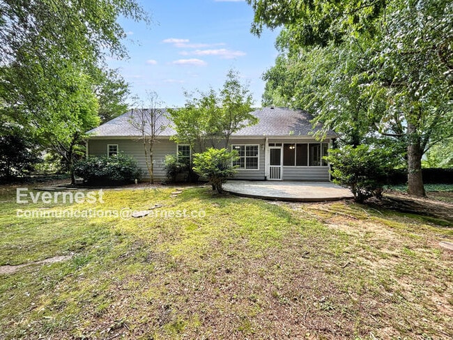 Building Photo - 1424 Snow Hill Dr