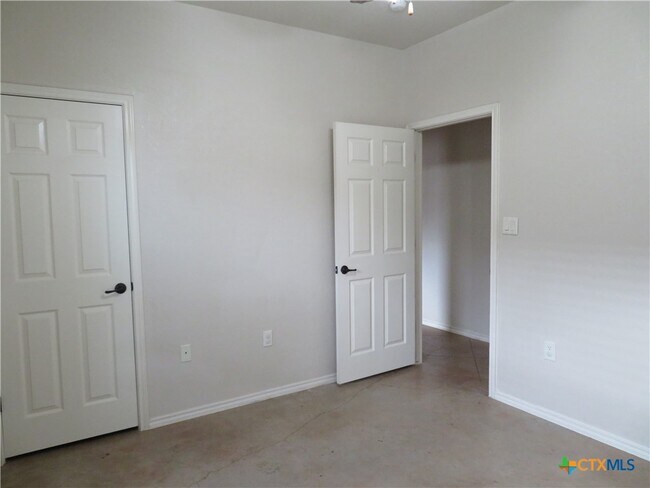 Building Photo - 247 Rosalie Dr