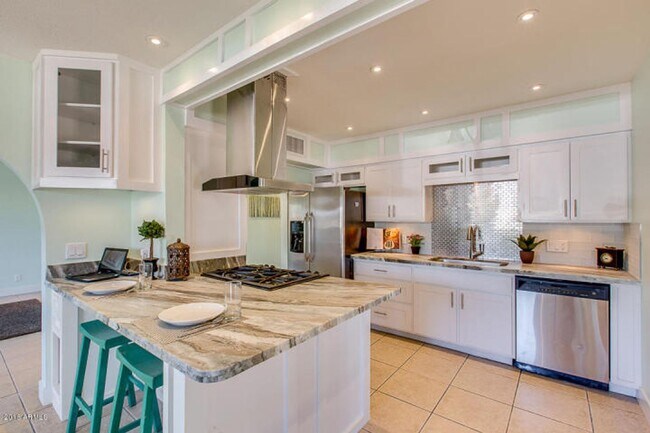 Building Photo - SFH 4-2