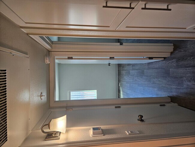 Building Photo - 1241 E Cinnabar Ave