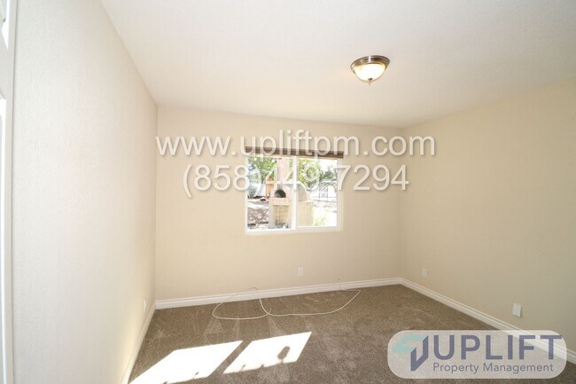 Building Photo - 4 Bedroom 2 Bathroom with Garage and Green...