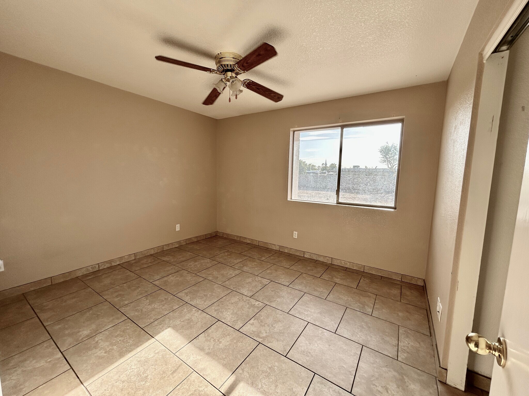 Building Photo - 444 W Ivyglen St
