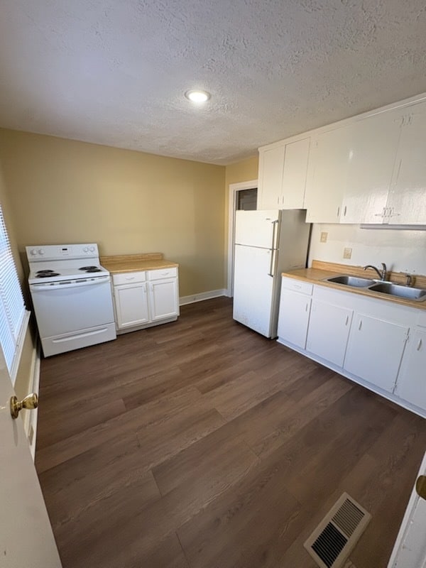 Building Photo - 533 Oak Ave