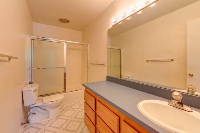 Building Photo - 1000 11th St