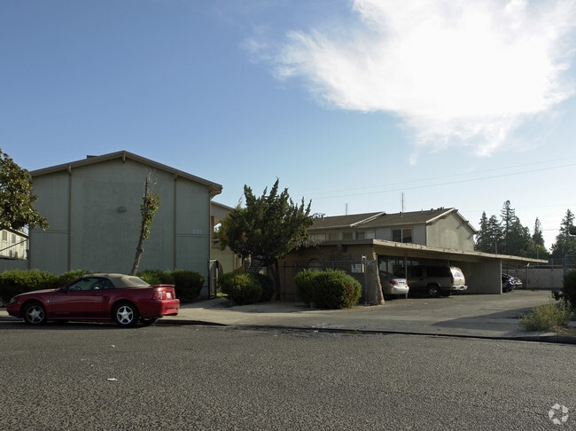 Building Photo - 5695-5705 E Huntington Blvd