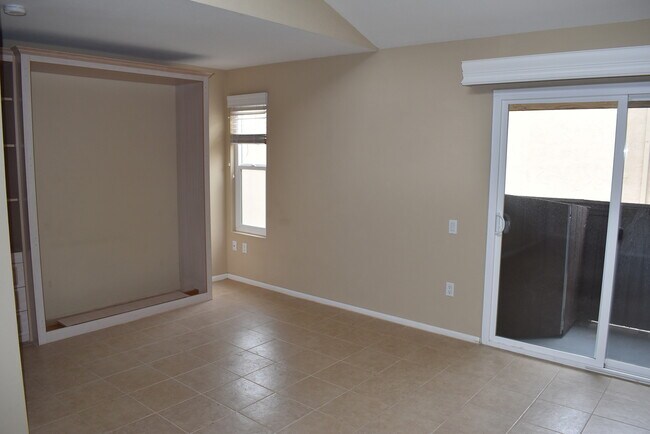 Building Photo - Studio Condo with Vaulted Ceilings in Serra Mesa