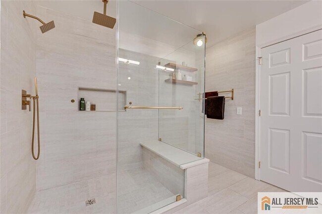 Building Photo - 403 Somerset Ct