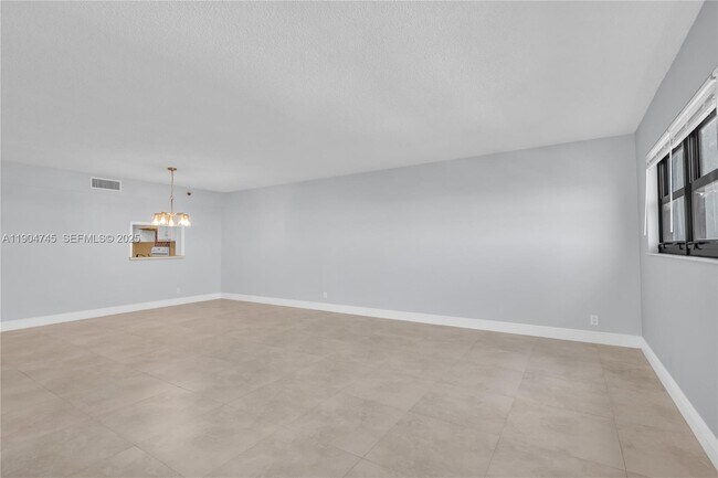 Building Photo - 3200 Port Royale Dr N