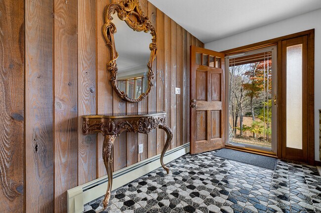 Building Photo - 117 Church Hill Rd