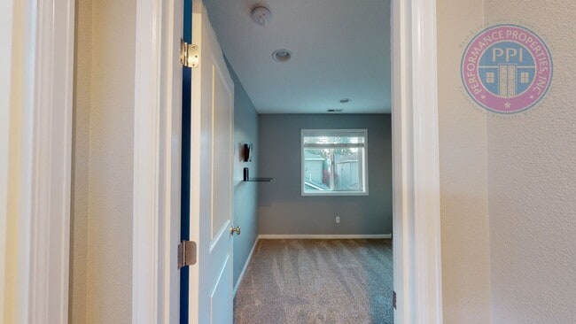 Building Photo - Beaverton - Stylish, Light & Bright, Close To Nike & Intel