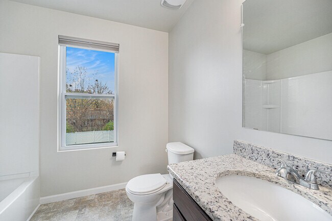 Building Photo - 33715 Birchlawn