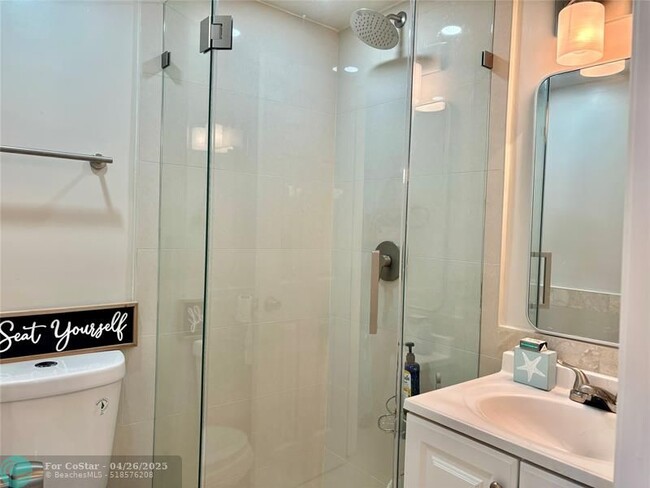 Building Photo - 3725 S Ocean Dr
