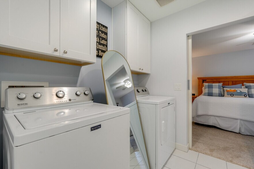 Building Photo - 8637 S Newberry Ln