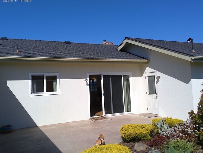 Building Photo - Sunset Terrace 3 bedroom, 2 bath house, 2 car garage in Los Osos
