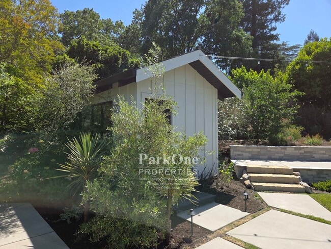 Building Photo - Amazing one of a kind home in the Heart of Walnut Creek