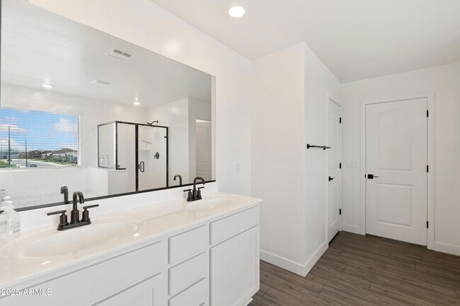 Building Photo - 7352 S Briarwood Ln