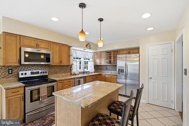 Building Photo - 10205 Balsamwood Dr