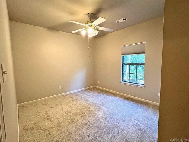 Building Photo - 14302 Westbury Dr