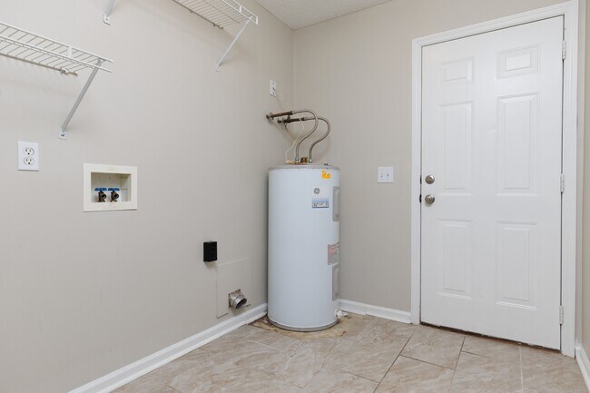 Building Photo - 102 Bordeaux Ln