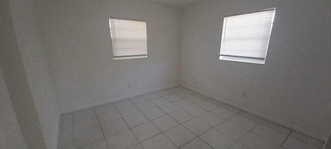 Building Photo - 1810 S 32nd St