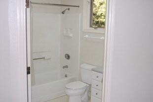 Building Photo - 16052 Robinwood Ln